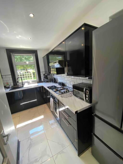 Lovely 2 Bedroom With Private Garden EDI Exteriér fotografie